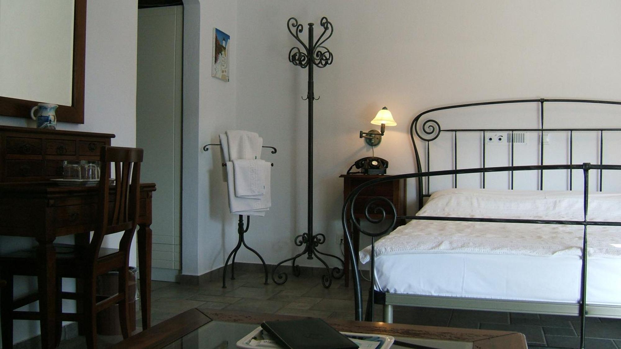 Alexandros Hotel Platis Gialos  Exteriör bild